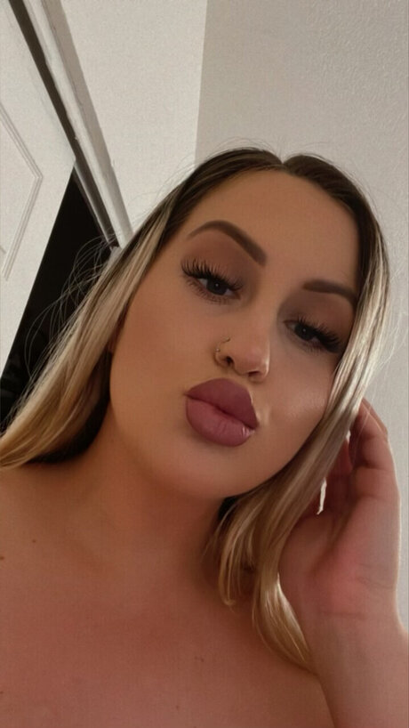 Nacktes geleaktes OnlyFans-Foto von Sisi