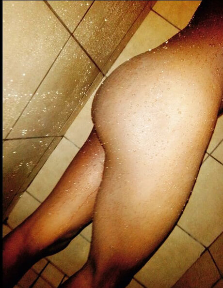 Nacktes geleaktes OnlyFans-Foto von Quarantine Buddy