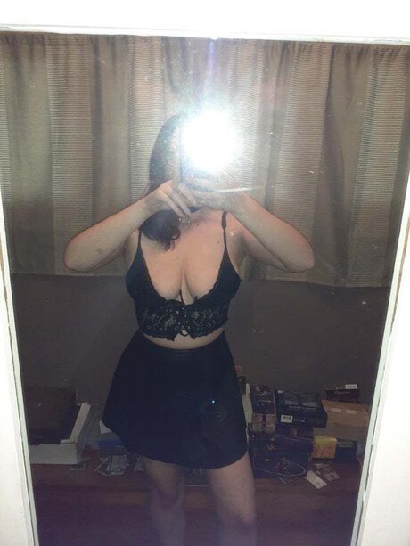 Nacktes geleaktes OnlyFans-Foto von Scarlet Rose