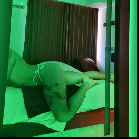 Nacktes geleaktes OnlyFans-Foto von Daniel Ken