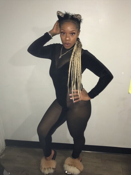 Nacktes geleaktes OnlyFans-Foto von Blue Diamond