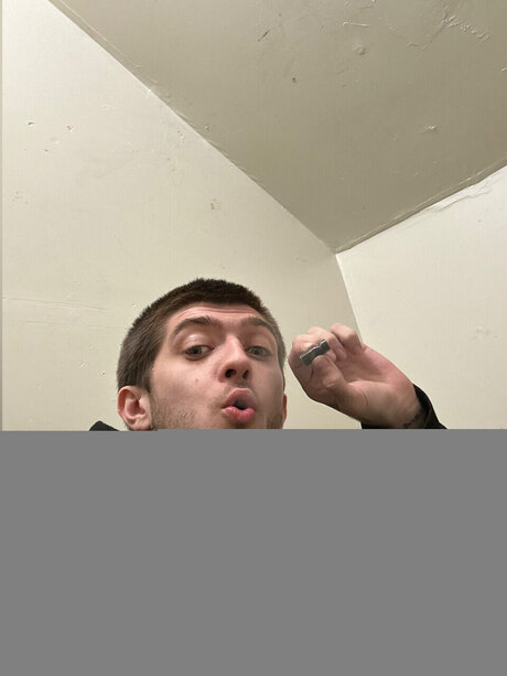 Nacktes geleaktes OnlyFans-Foto von Monster420
