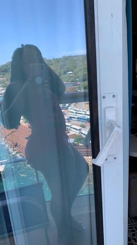 Nacktes geleaktes OnlyFans-Foto von Biigjuicey