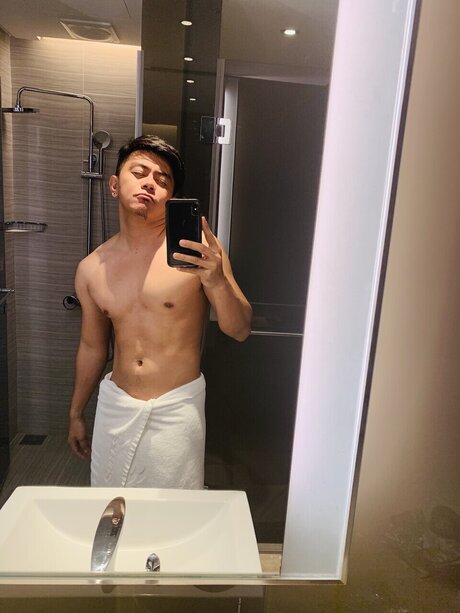 Nacktes geleaktes OnlyFans-Foto von Yujieboi