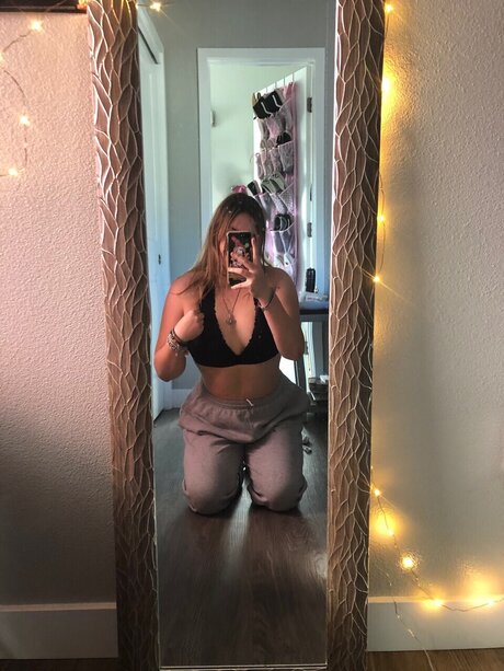 Nacktes geleaktes OnlyFans-Foto von A