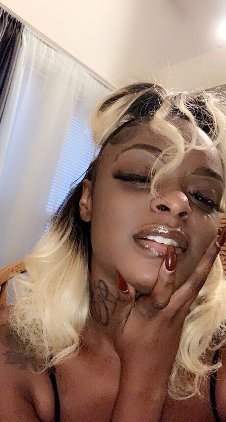 Nacktes geleaktes OnlyFans-Foto von Essgucci