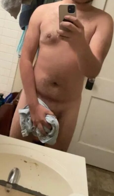 Nacktes geleaktes OnlyFans-Foto von 2 Broke Boys
