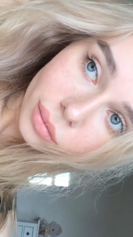 Nacktes geleaktes OnlyFans-Foto von Emilie