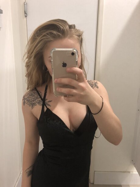 Nacktes geleaktes OnlyFans-Foto von Olivia