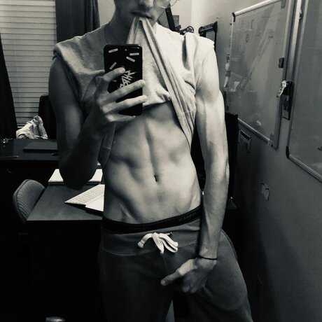 Nacktes geleaktes OnlyFans-Foto von Luvherboi