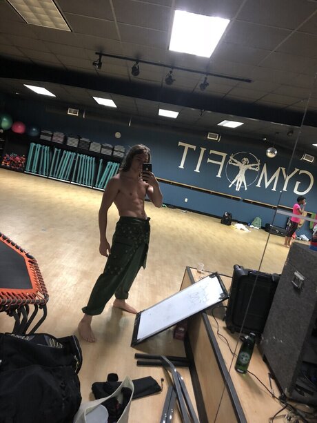 Nacktes geleaktes OnlyFans-Foto von Rave