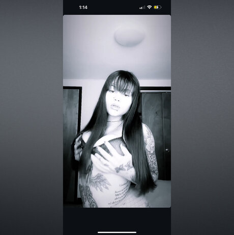 Nacktes geleaktes OnlyFans-Foto von Adelina