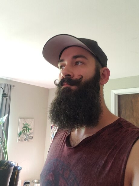 Nacktes geleaktes OnlyFans-Foto von Bearded Bard