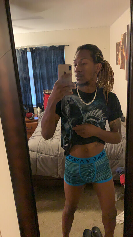 Nacktes geleaktes OnlyFans-Foto von Extravagant Hendrix