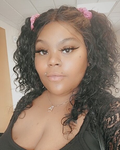 Nacktes geleaktes OnlyFans-Foto von Sunshiine Mariie