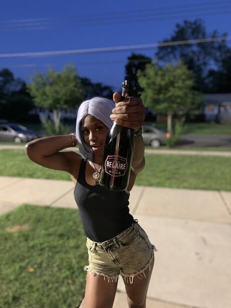 Nacktes geleaktes OnlyFans-Foto von Hennessy