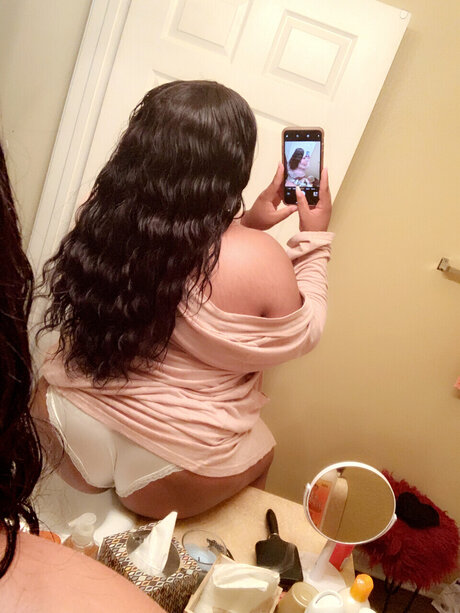 Nacktes geleaktes OnlyFans-Foto von Wet