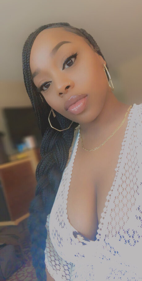 Nacktes geleaktes OnlyFans-Foto von Bella Amour