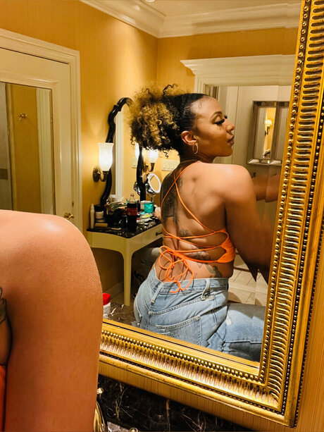 Nacktes geleaktes OnlyFans-Foto von Les Hussle