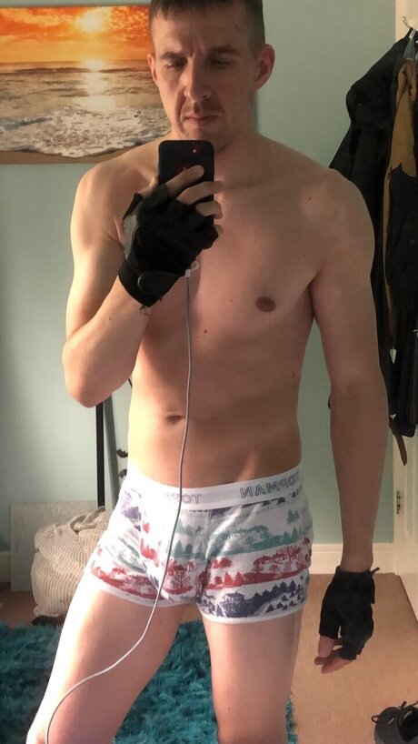 Nacktes geleaktes OnlyFans-Foto von J
