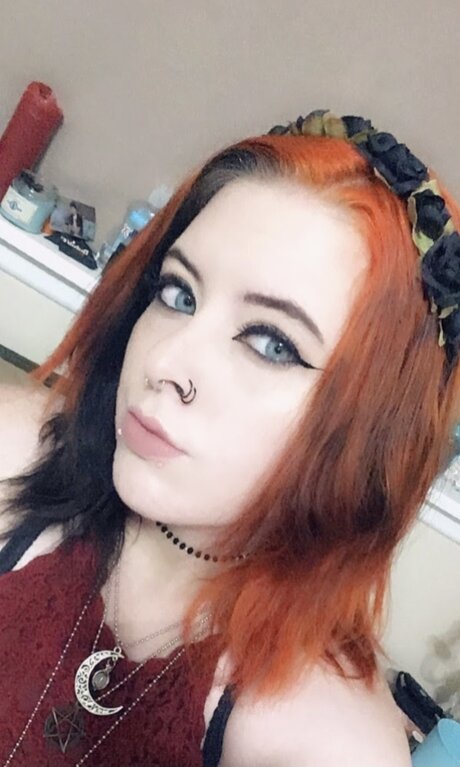 Nacktes geleaktes OnlyFans-Foto von Littlemsundead