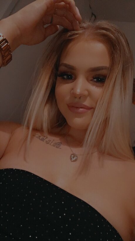 Nacktes geleaktes OnlyFans-Foto von Honeybeaxo