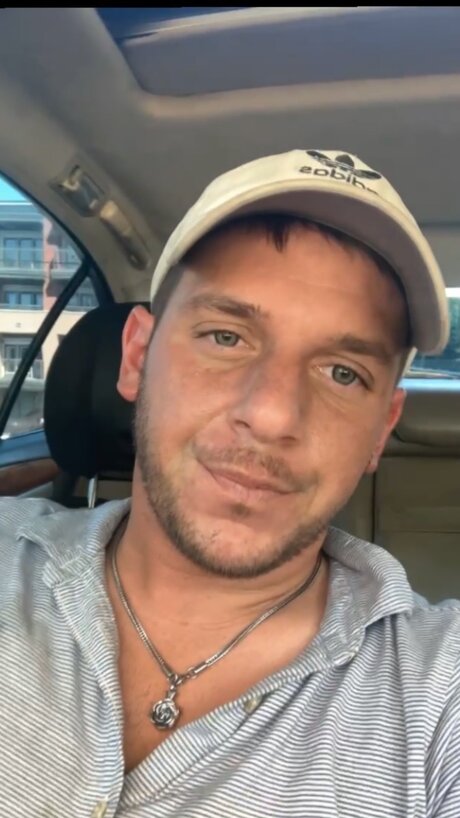 Nacktes geleaktes OnlyFans-Foto von James