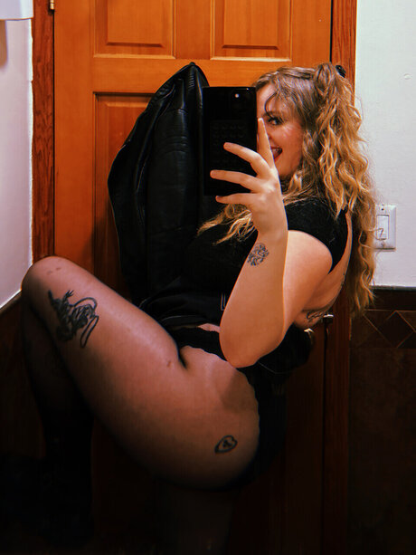 Nacktes geleaktes OnlyFans-Foto von Bella