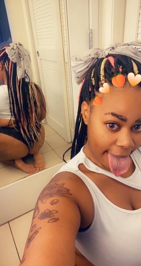 Nacktes geleaktes OnlyFans-Foto von Lightskincutie