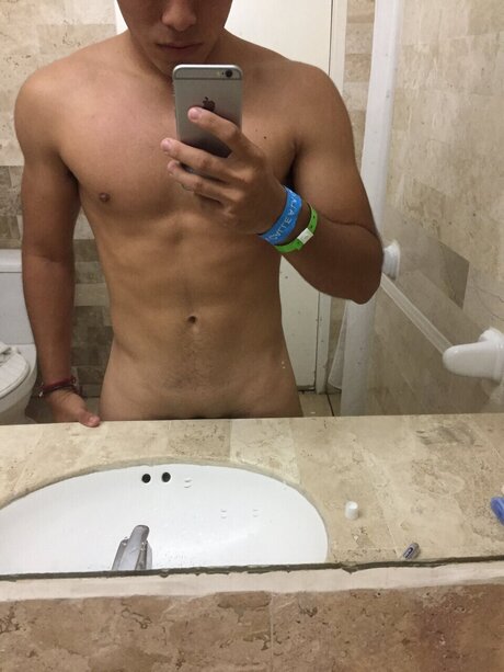 Nacktes geleaktes OnlyFans-Foto von Blizz Red