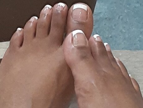 Nacktes geleaktes OnlyFans-Foto von Suckable  Lickable  Toes 