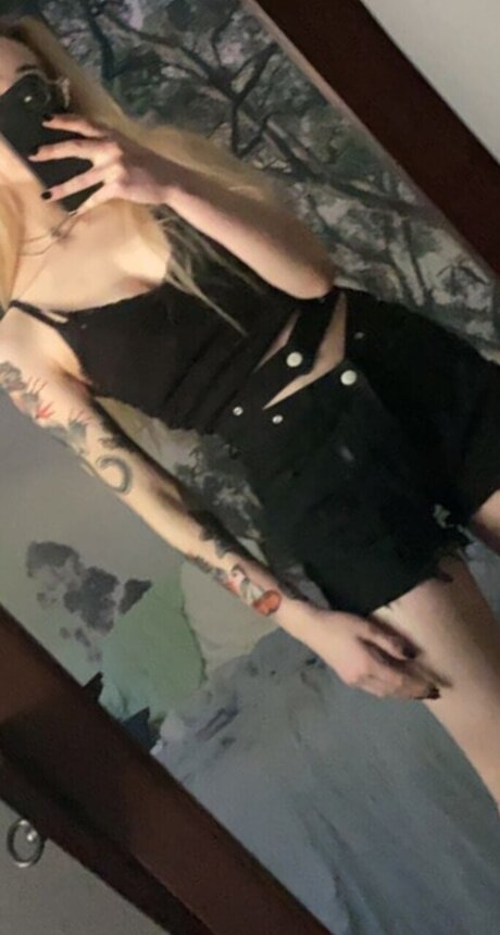 Nacktes geleaktes OnlyFans-Foto von Peach