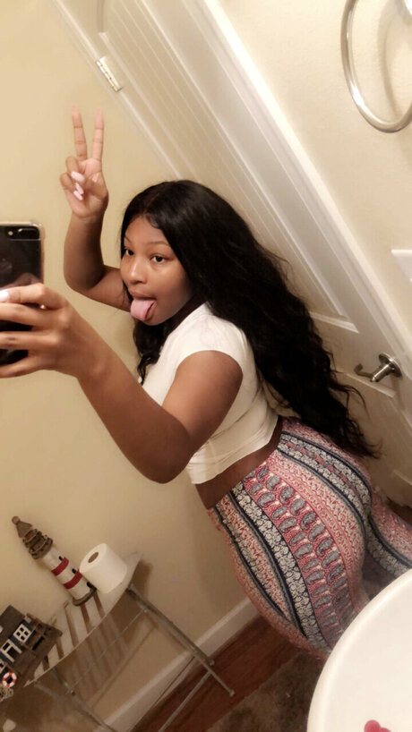 Nacktes geleaktes OnlyFans-Foto von Pretty Pink