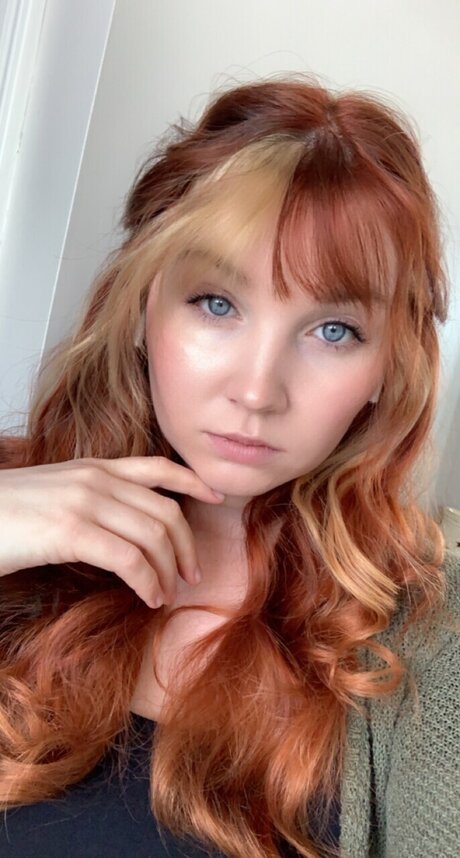 Nacktes geleaktes OnlyFans-Foto von Red