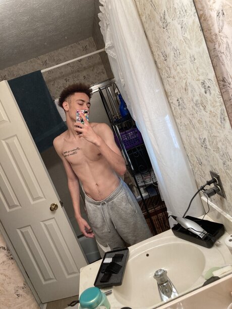Nacktes geleaktes OnlyFans-Foto von Jnastay Yuuuer