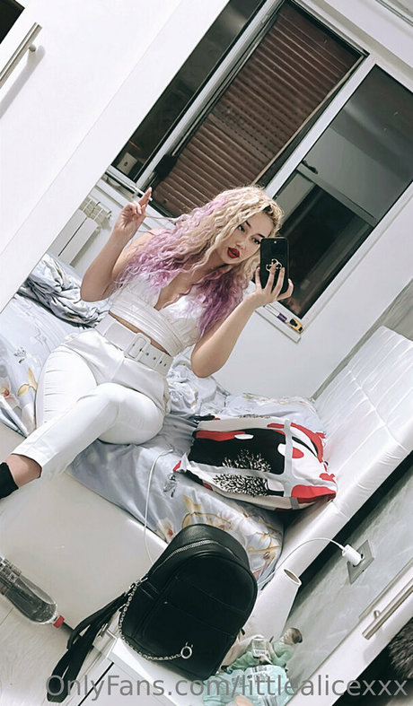 Nacktes geleaktes OnlyFans-Foto von Littlealicexxx