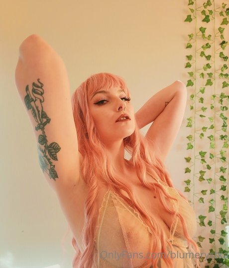 Nacktes geleaktes OnlyFans-Foto von Bebeblu
