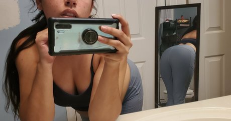 Nacktes geleaktes OnlyFans-Foto von Lilymina