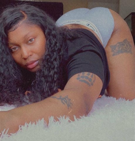 Nacktes geleaktes OnlyFans-Foto von Mimiiihendrxxx