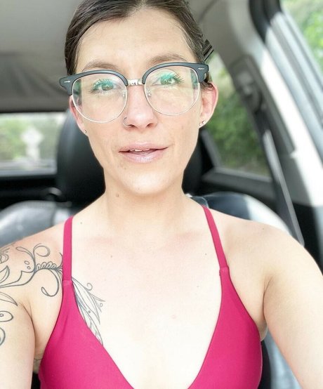 Nacktes geleaktes OnlyFans-Foto von Themrsnextdoor20