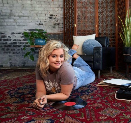 Nacktes geleaktes OnlyFans-Foto von Lauren Alaina
