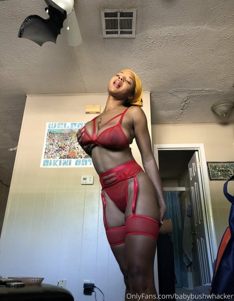 Nacktes geleaktes OnlyFans-Foto von Bush Baby