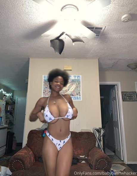 Nacktes geleaktes OnlyFans-Foto von Bush Baby