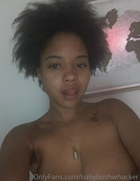 Nacktes geleaktes OnlyFans-Foto von Bush Baby