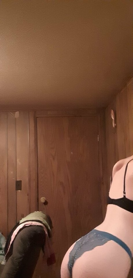 Nacktes geleaktes OnlyFans-Foto von Mommymaddii