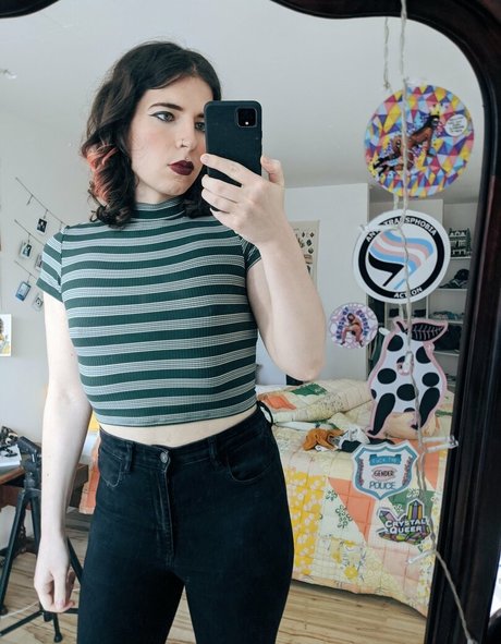 Nacktes geleaktes OnlyFans-Foto von Wildflowerfaye