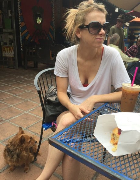 Nacktes geleaktes OnlyFans-Foto von Iliza Shlesinger
