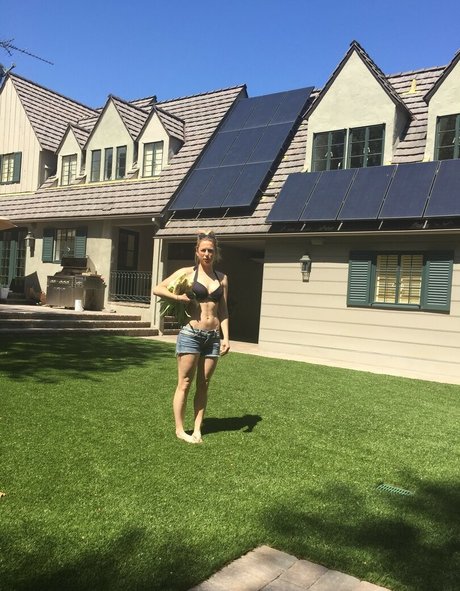 Nacktes geleaktes OnlyFans-Foto von Iliza Shlesinger