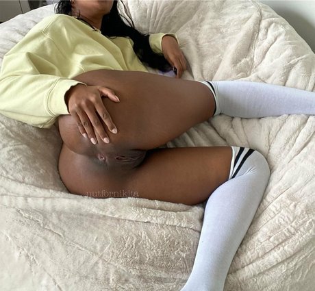 Nacktes geleaktes OnlyFans-Foto von Nutfornikita