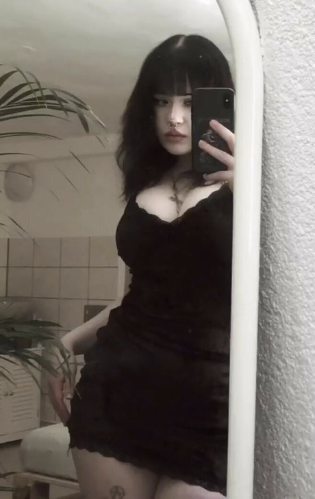 Nacktes geleaktes OnlyFans-Foto von Hellok1ttyslvt